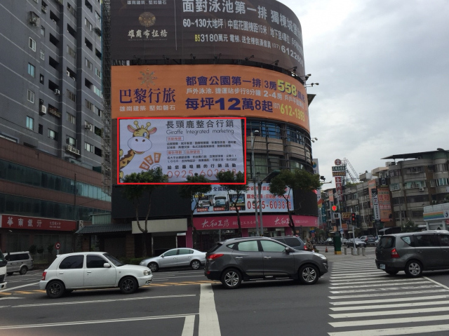 博愛路 新莊仔路口  漢神巨蛋商圈 